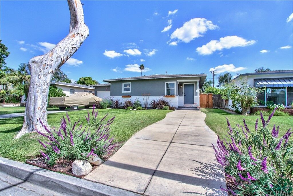 Property Photo:  424 N Delphine Place  CA 92833 