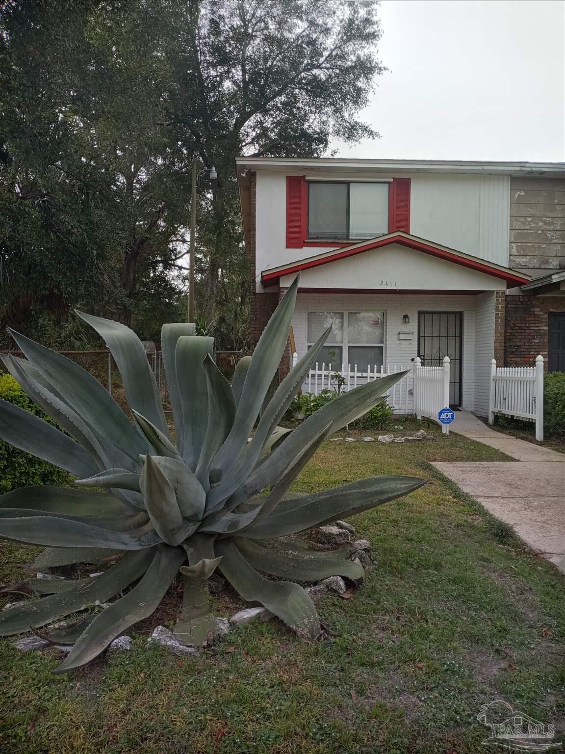 Property Photo: 2411 N E St FL 32501