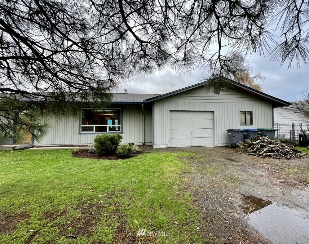 Property Photo: 901 Celery Avenue WA 98001