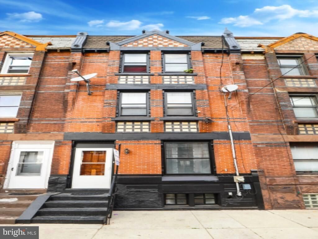 Property Photo: 1823 W Thompson Street PA 19121