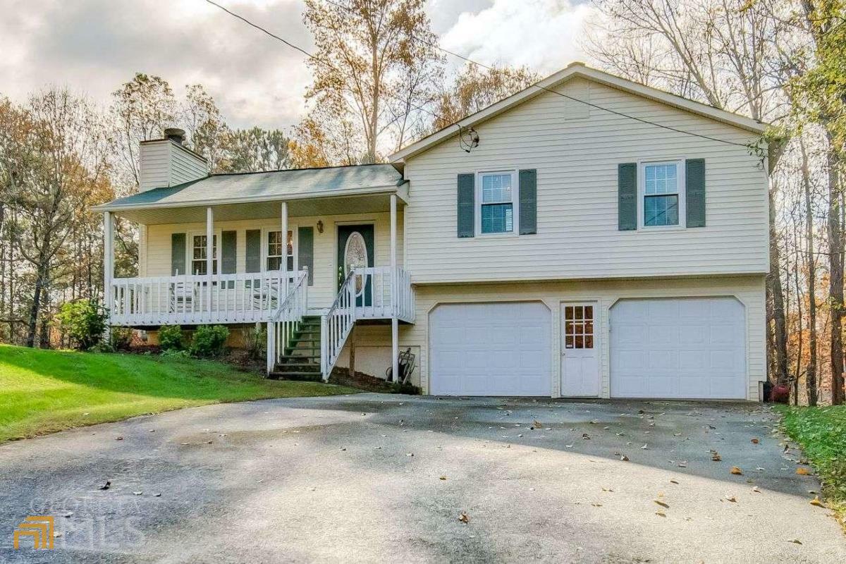 Property Photo: 1465 Indian Trail GA 30115