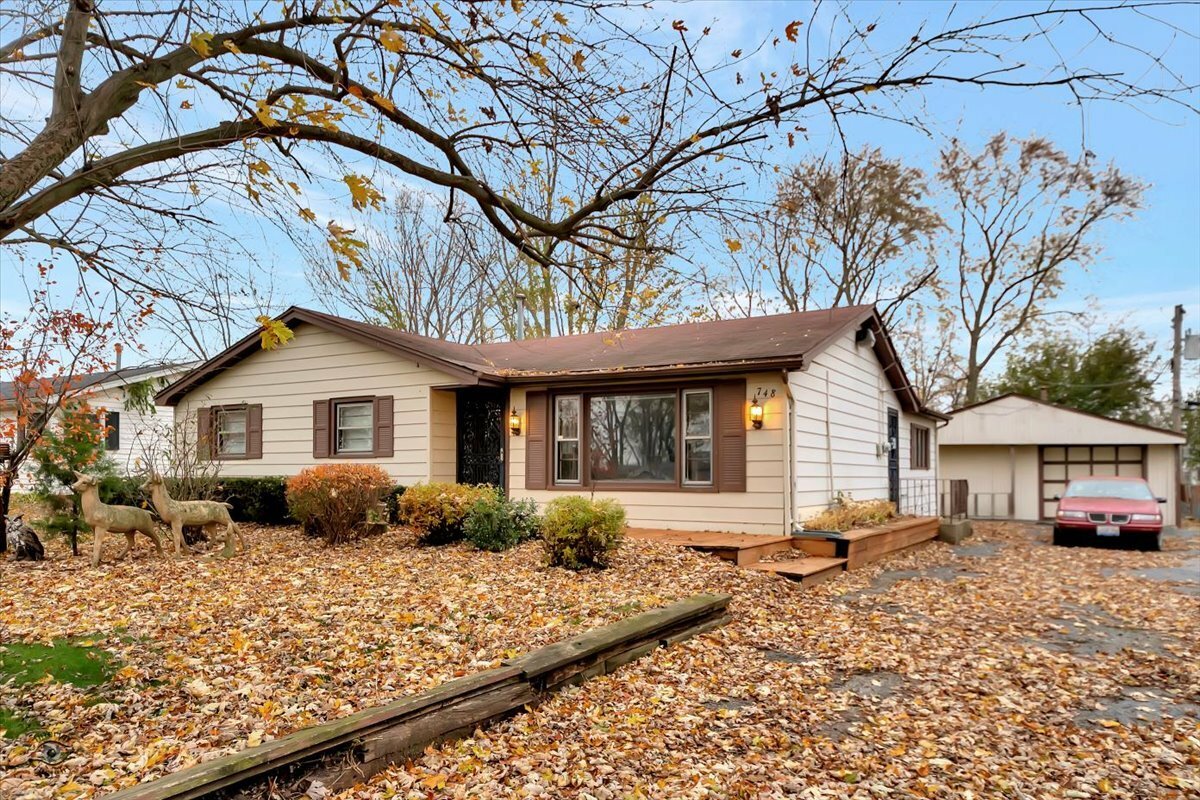 Property Photo:  748 W Kent Avenue  IL 60417 