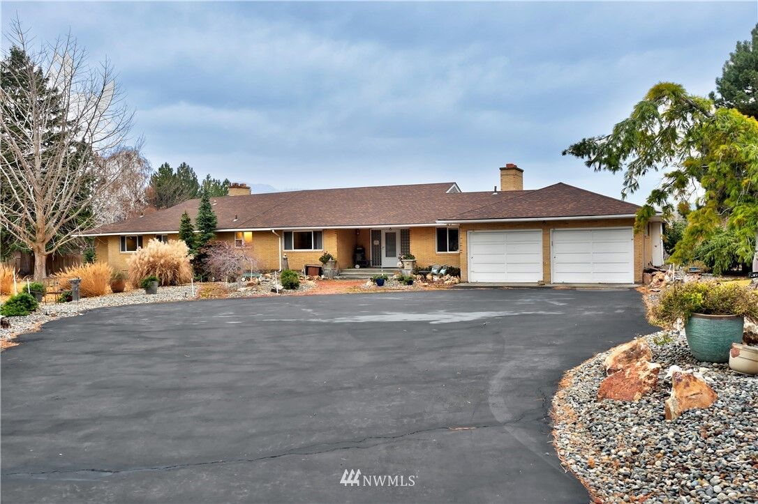 Property Photo: 736 W Ridge Drive WA 98841