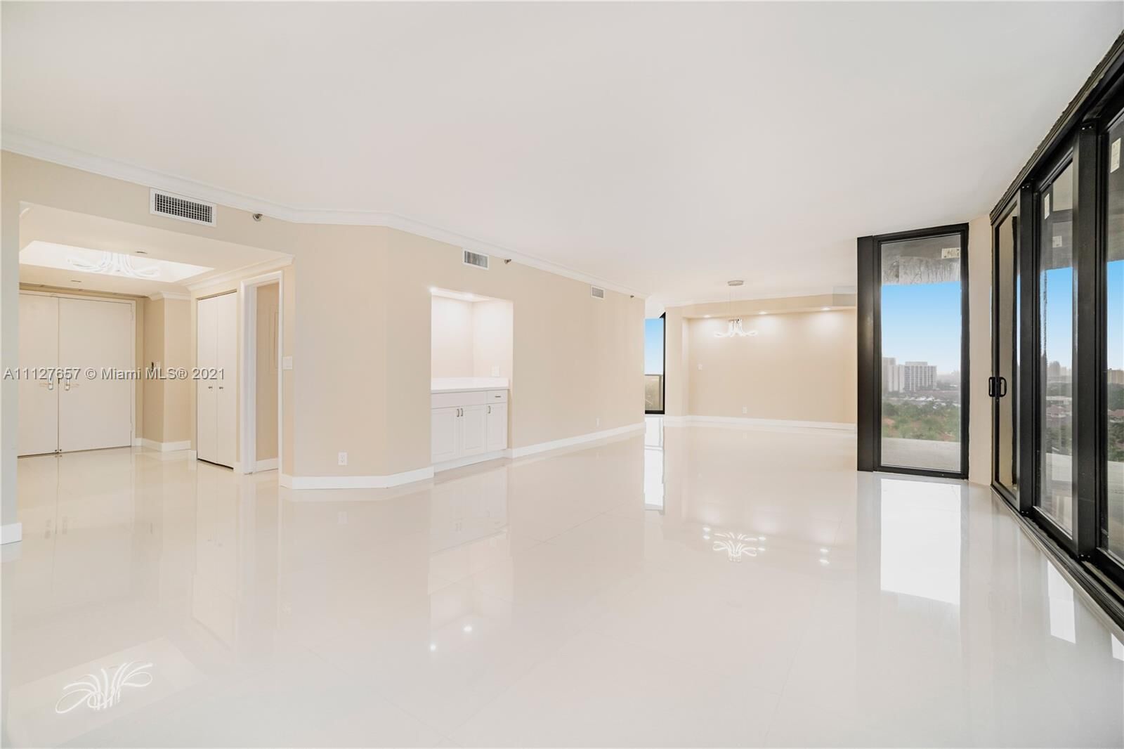 Property Photo: 20281 E Country Club Dr 902 FL 33180