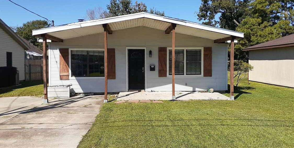 Property Photo:  2022 7th Street  TX 77651-3610 