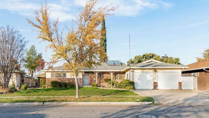 Property Photo:  4463 E Robinson Avenue  CA 93726 