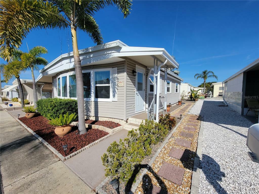 Property Photo: 3301 Alt 19 464 FL 34698