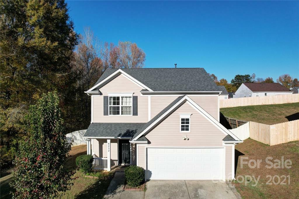 Property Photo: 8252 Weeping Fig Lane NC 28215