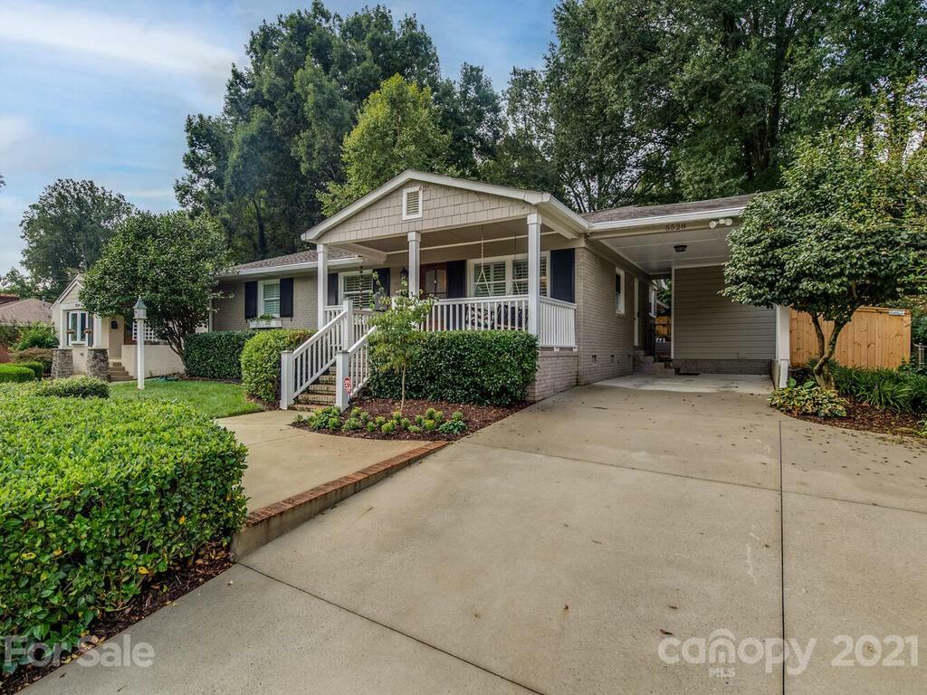 Property Photo: 5528 Murrayhill Road NC 28210