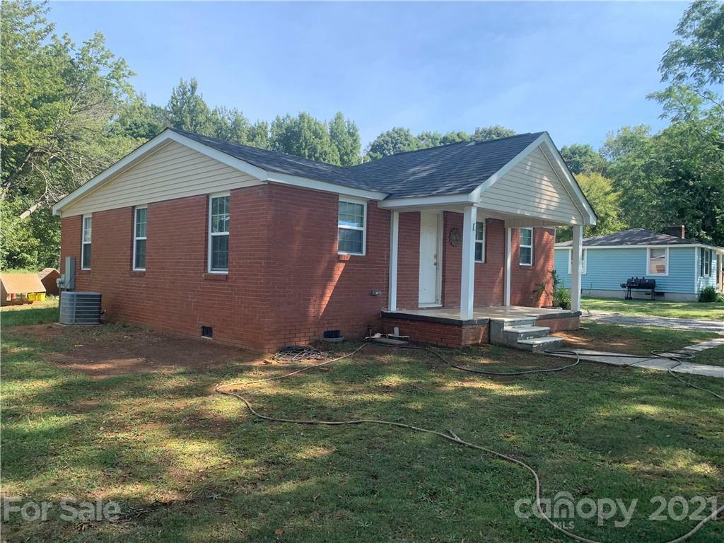 Property Photo:  5218 Lee Massey Road  NC 28173 