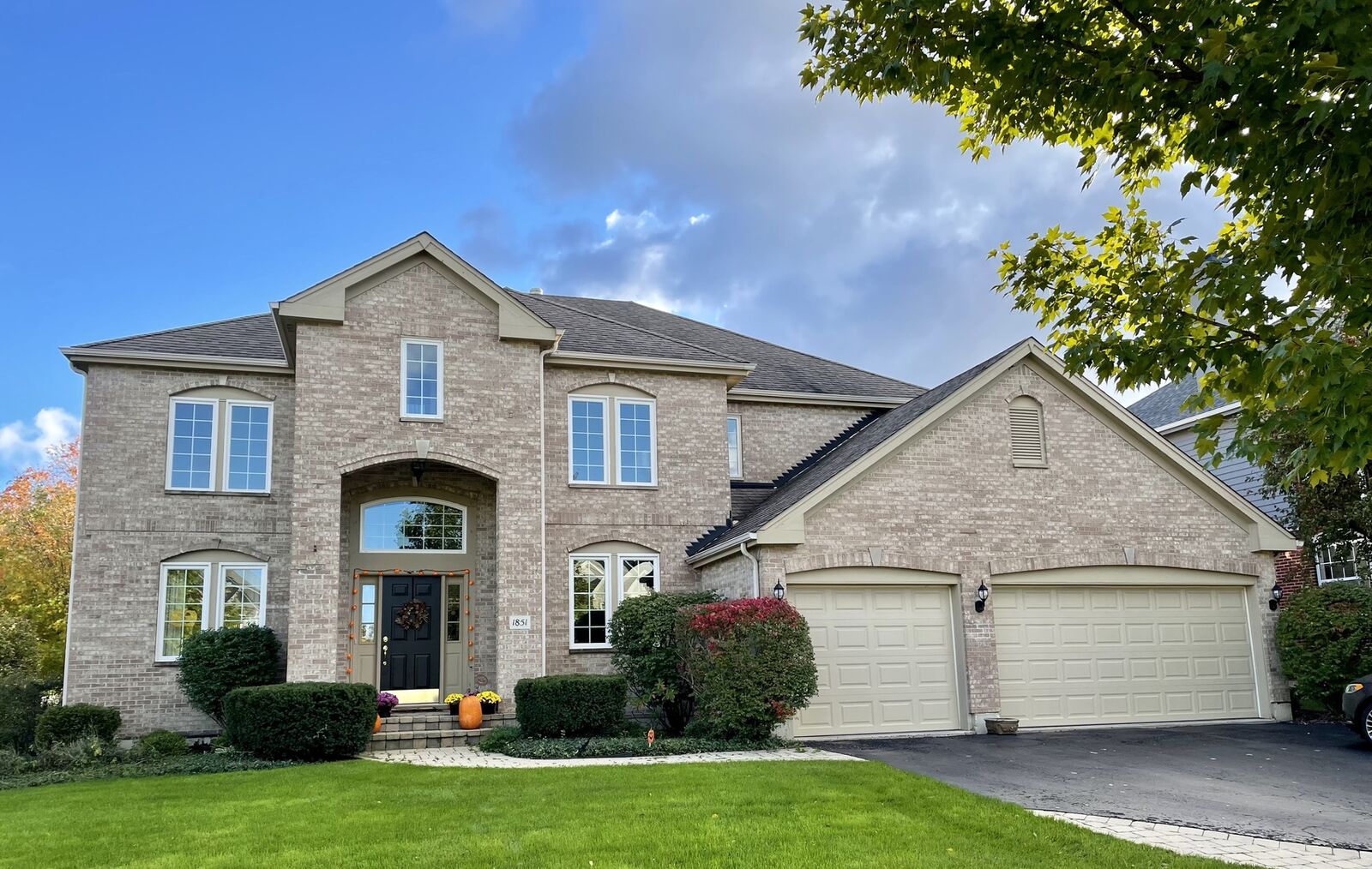 Property Photo:  1851 Saint Andrew Drive  IL 60061 