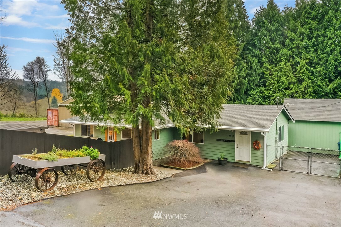 Property Photo:  13515 NE 186th Street  WA 98072 