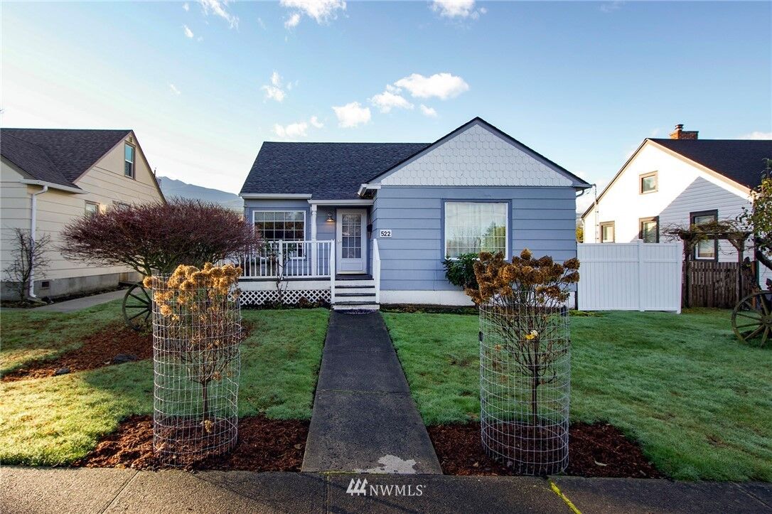 Property Photo: 522 E 7th Street WA 98362