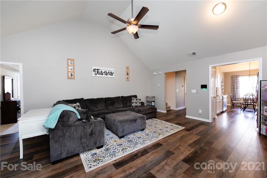 Property Photo:  7811 Montbrook Drive  NC 28214 