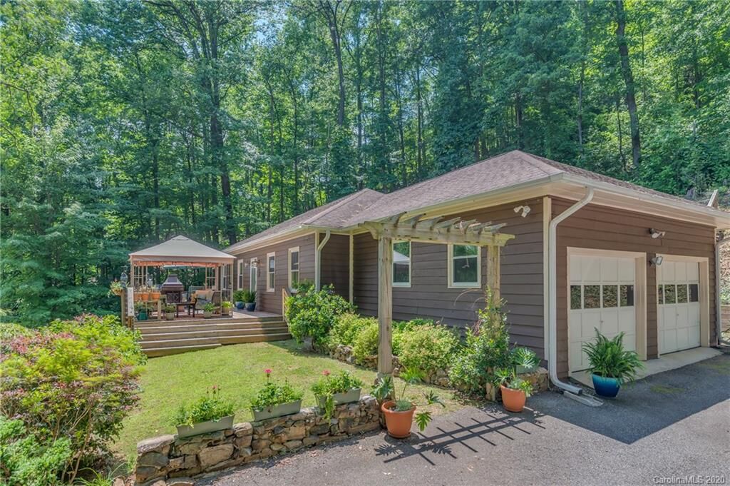 Property Photo:  220 East Park Drive  NC 28782 
