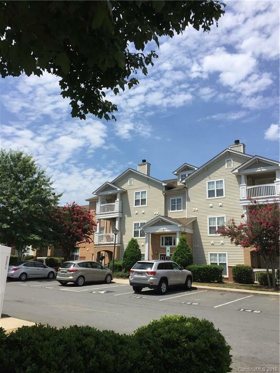Property Photo: 16442 Redstone Mountain Lane Unit 16442bld6006 U/F572- NC 28277