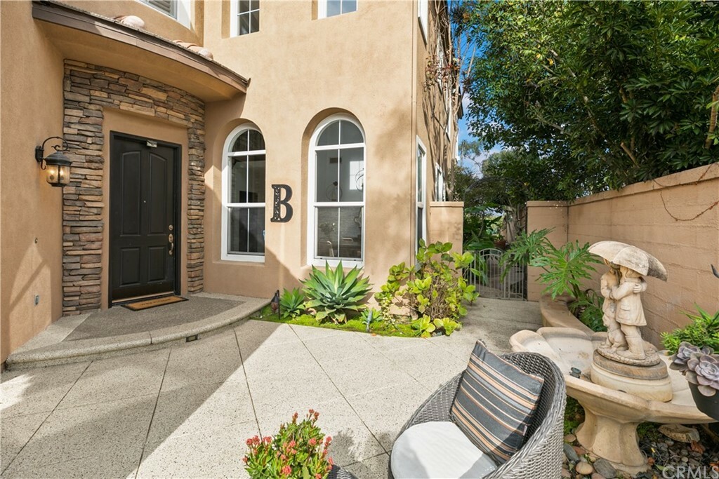 Property Photo:  7435 Paloma Drive  CA 92648 