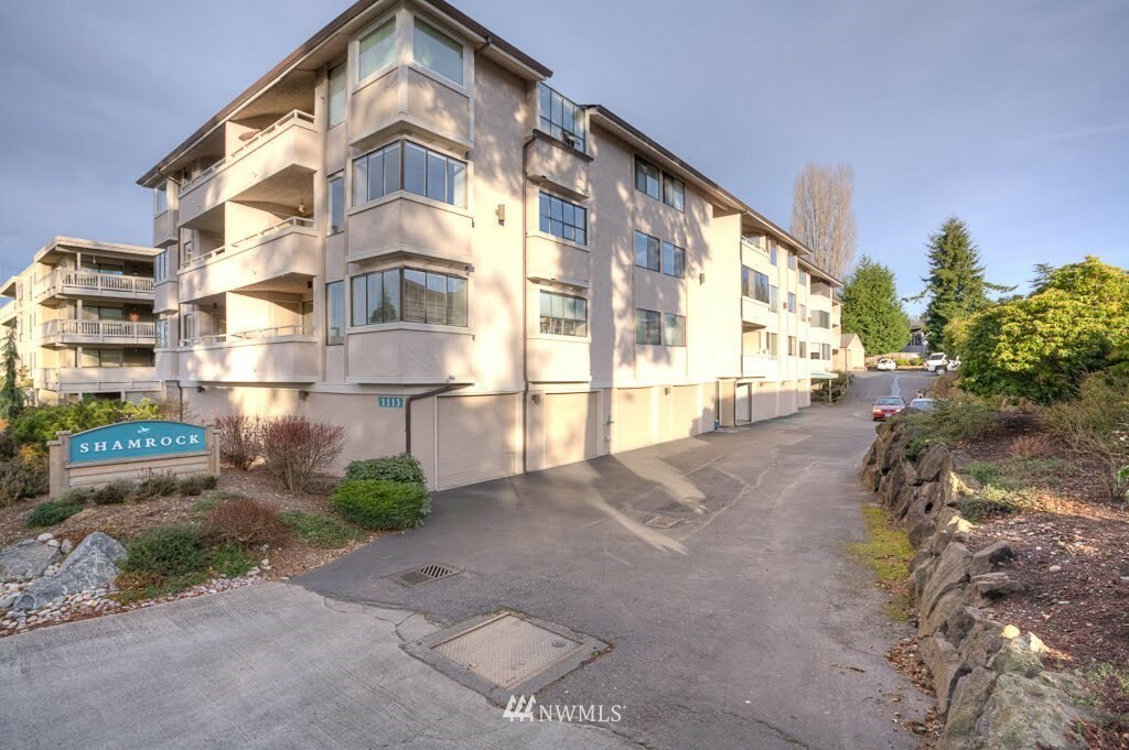 Property Photo:  1113 5th Avenue S 304  WA 98020 