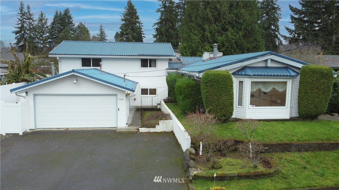 Property Photo:  17001 NE 23rd Place  WA 98008 