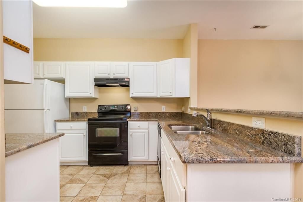 Property Photo: 16270 Redstone Mountain Lane 16270 NC 28277