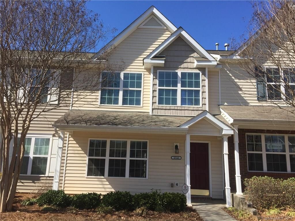 Property Photo: 10143 Ballyclare Court NC 28213