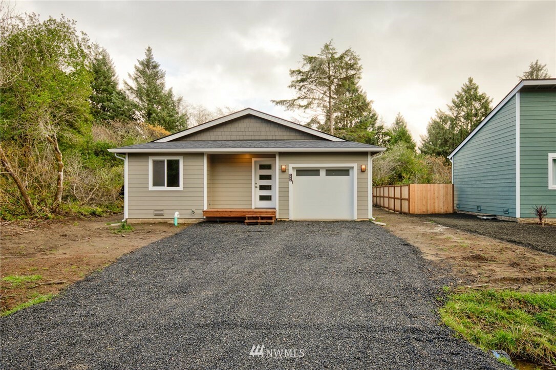 Property Photo:  168 N Narwhal Loop NW  WA 98569 