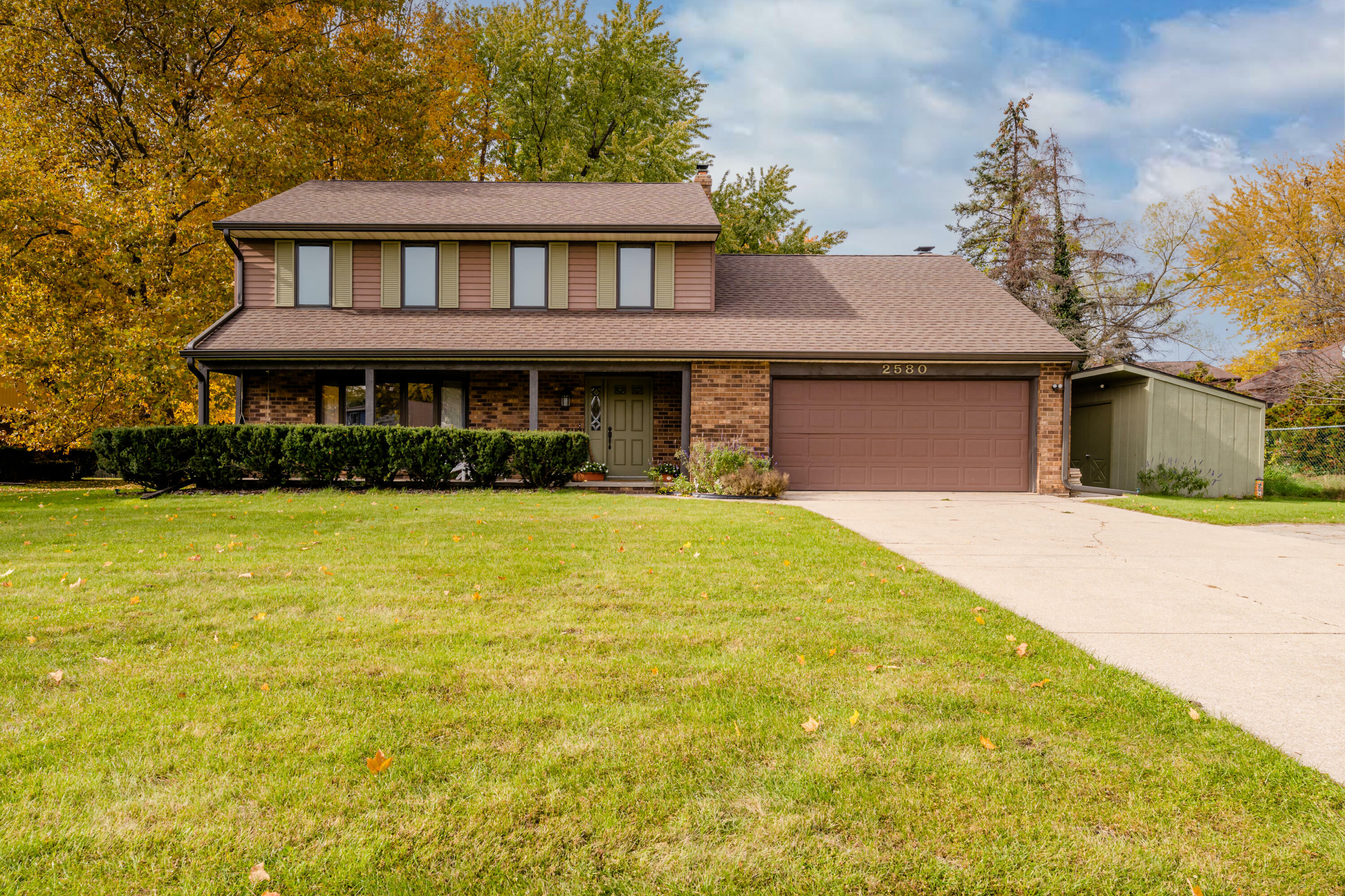 Property Photo:  2580 Tanbark Trail  MI 49085 