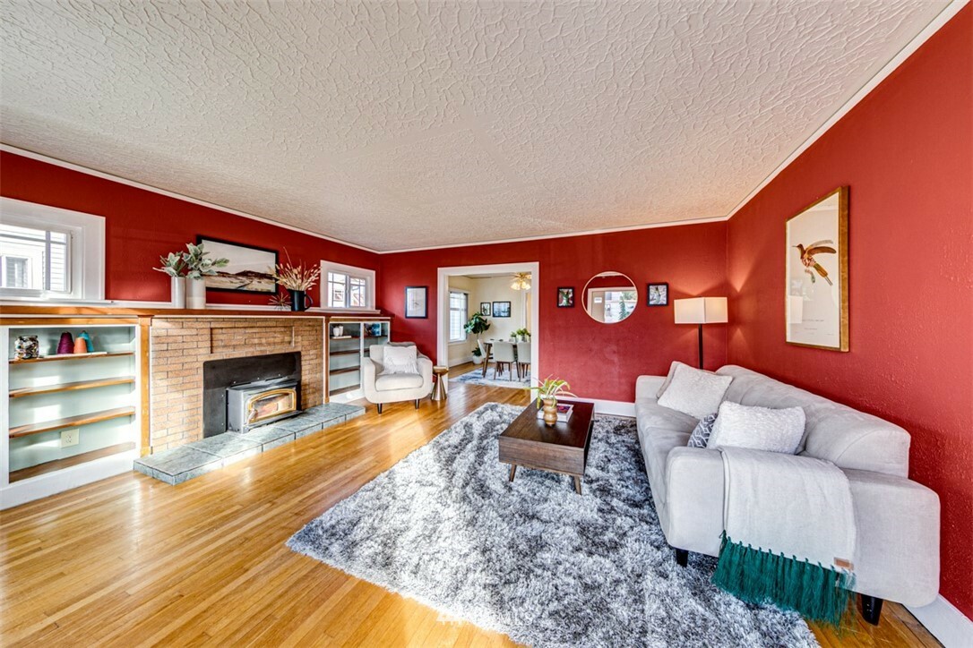 Property Photo:  131 W 7th Street  WA 98362 