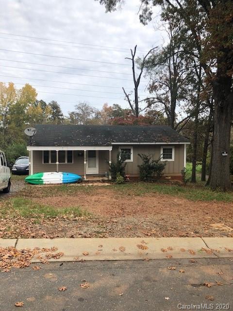 Property Photo: 2700 Coronet Way NC 28208
