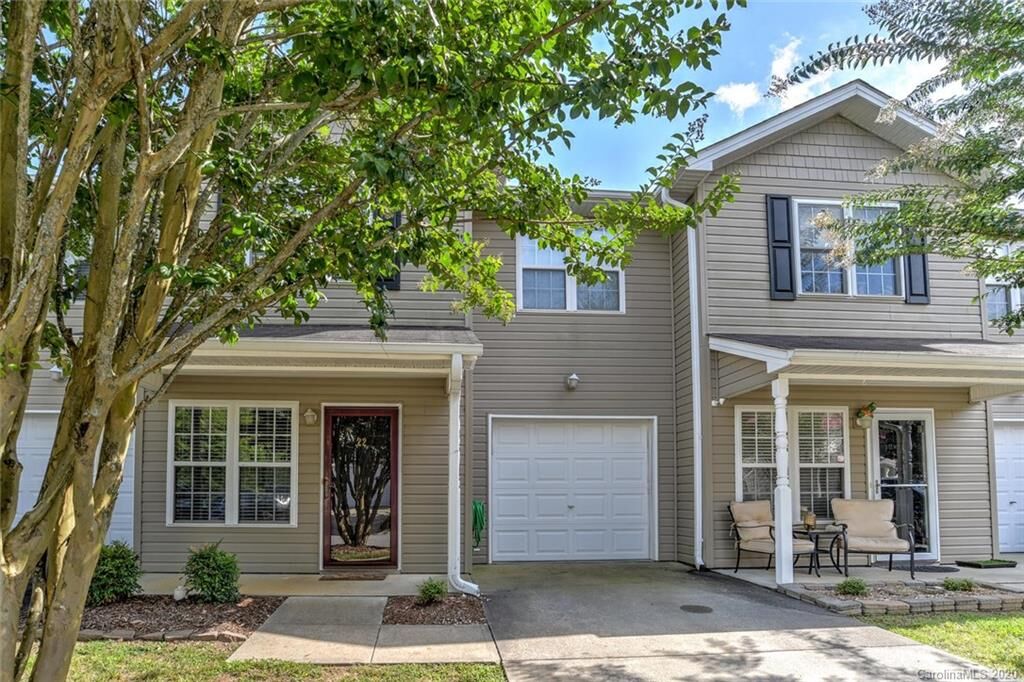 Property Photo:  22 Yorktown Circle 4  NC 28732 