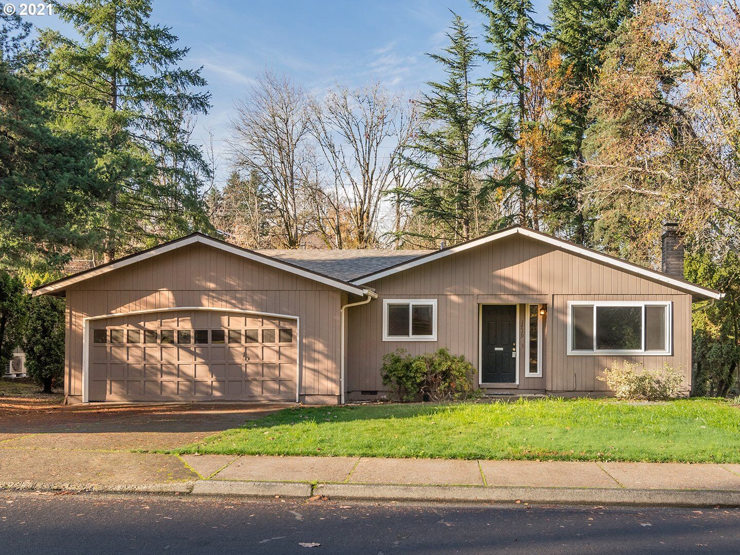 Property Photo: 1719 Aspen Ct OR 97034