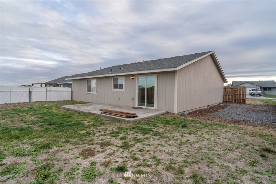 Property Photo:  1406 W Electra Street  WA 98837 