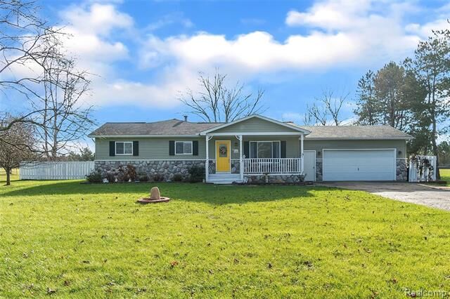 Property Photo: 7138 E Carpenter Road MI 48423
