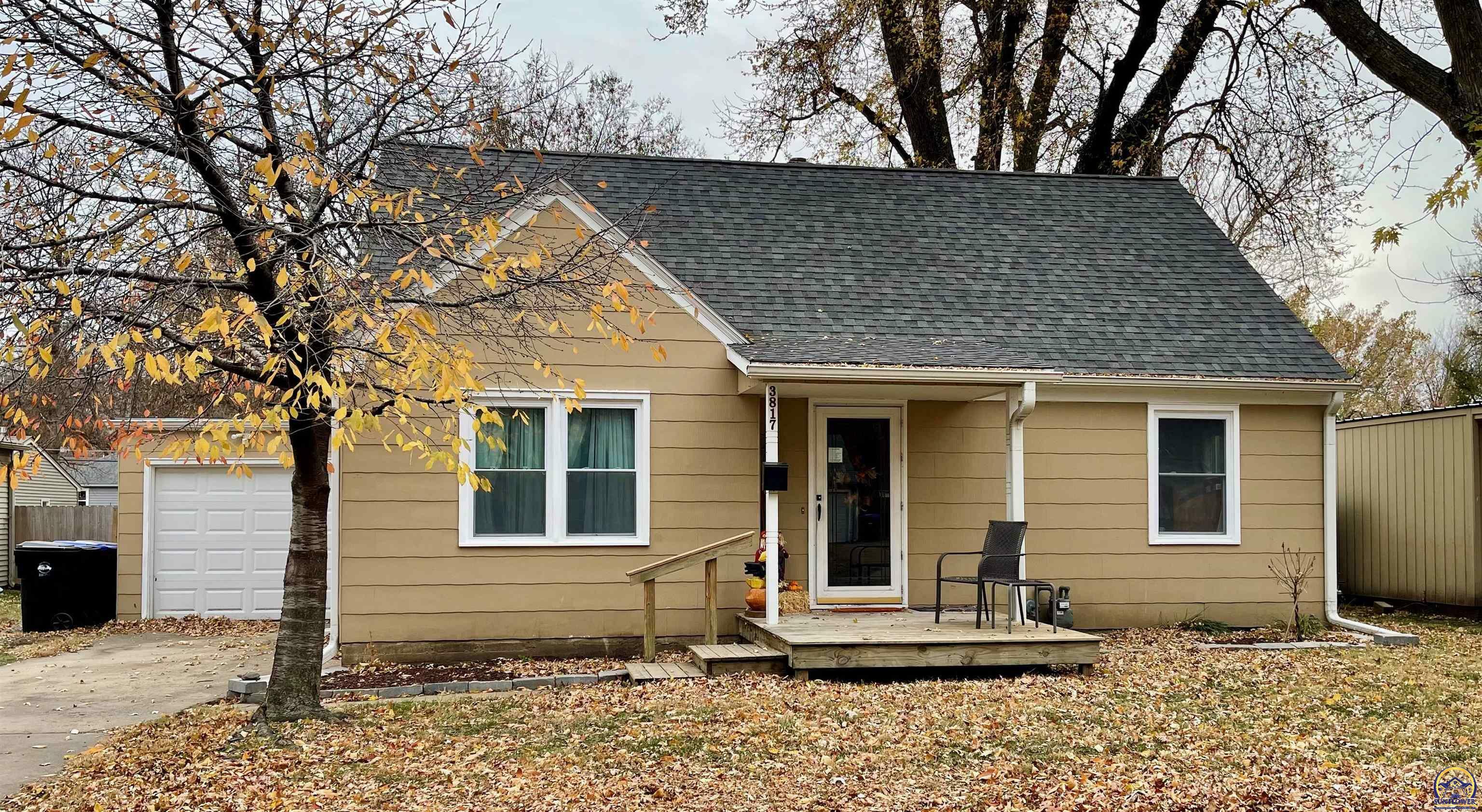 Property Photo:  3817 SW 12th St  KS 66604-1732 