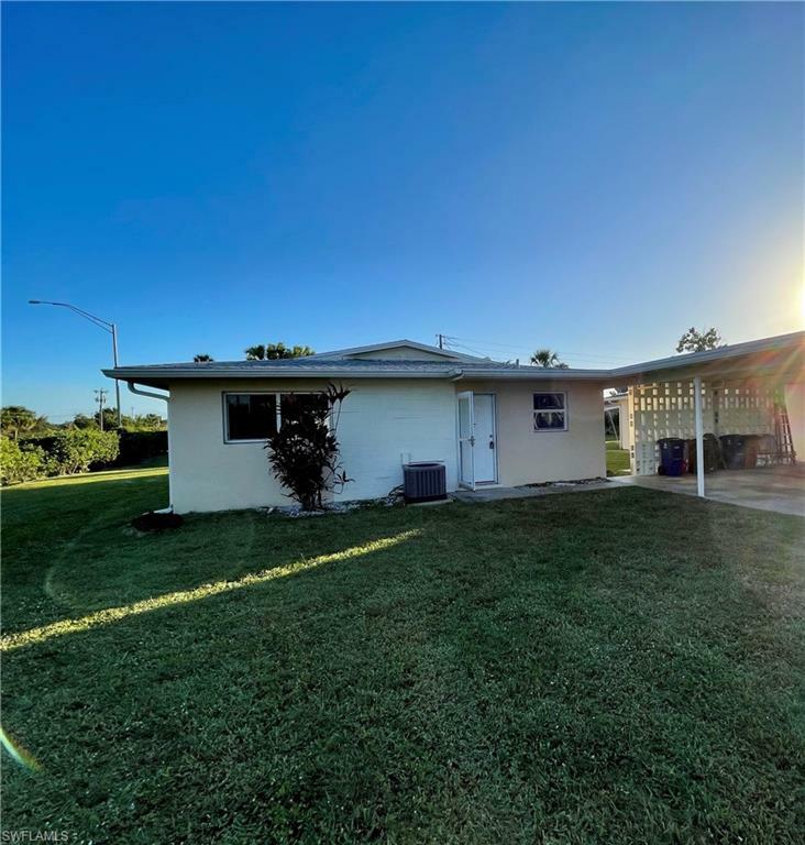 Property Photo: 2200 Gladiola Dr FL 33936