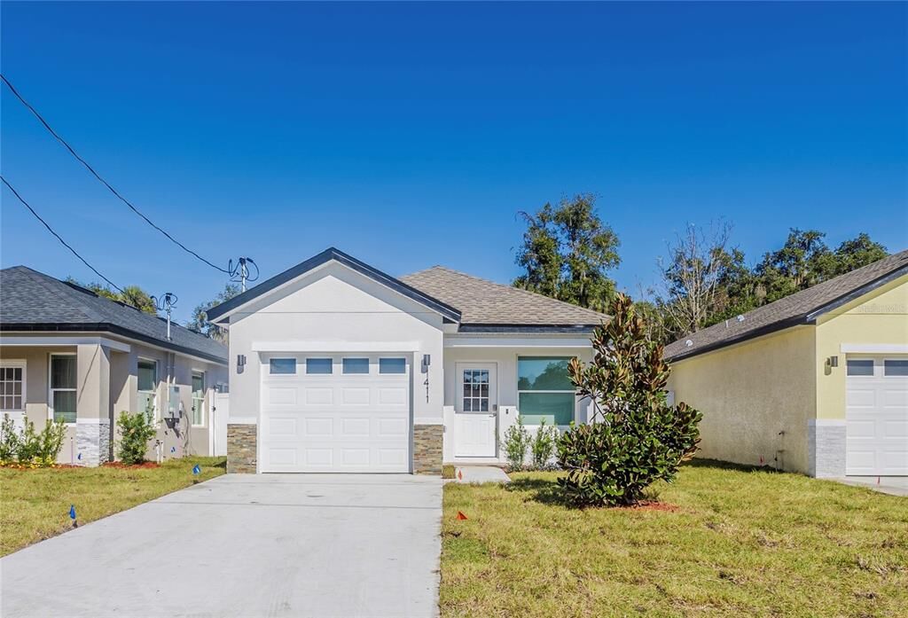 Property Photo: 1411 Johnson Street FL 32726