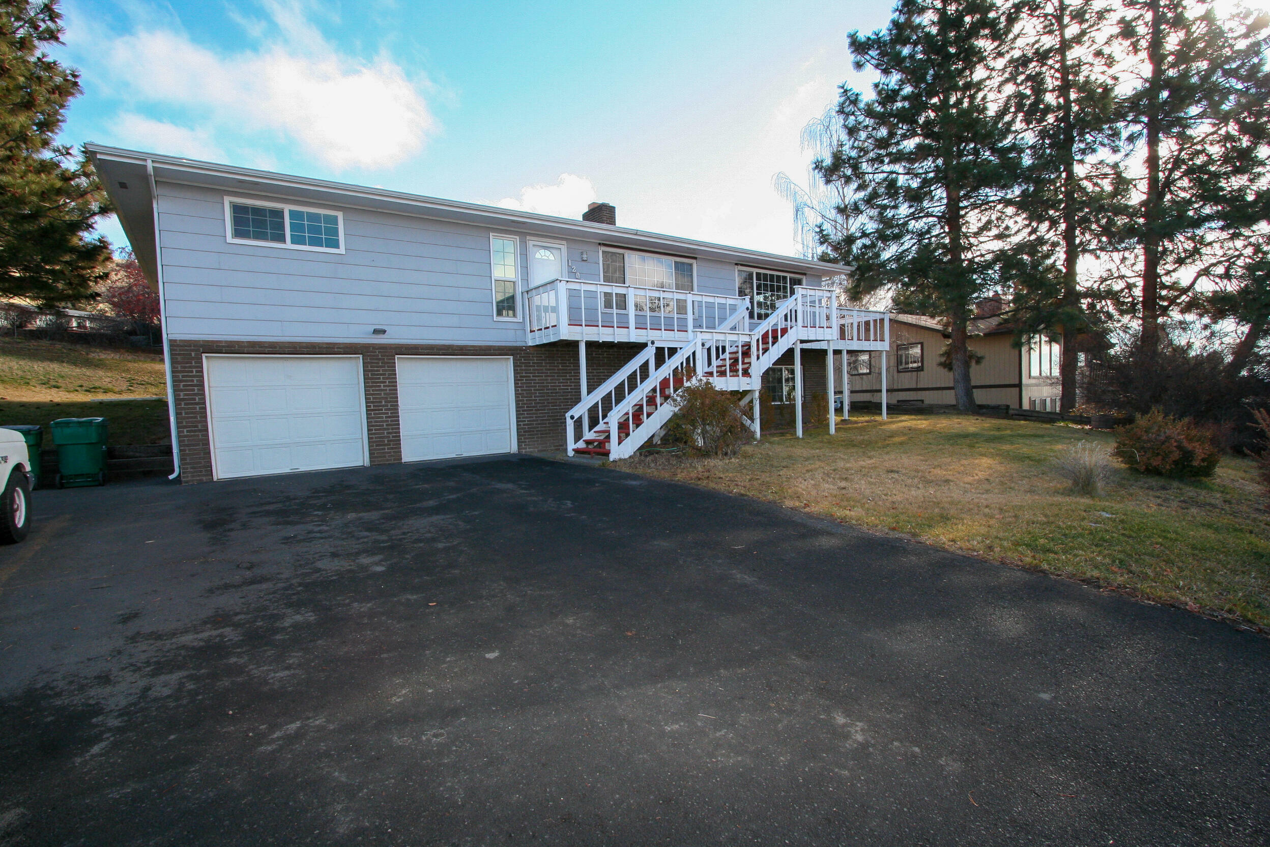 Property Photo:  1203 Tamera Drive  OR 97603 