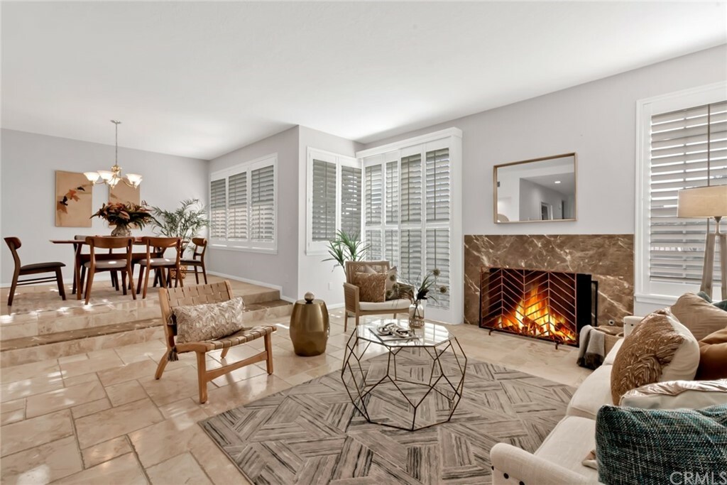 Property Photo: 421 Burlington Court 102 CA 90803