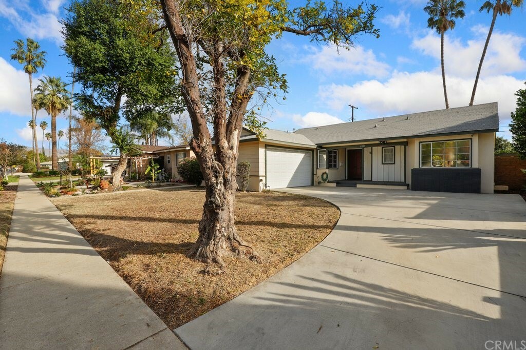 Property Photo:  8550 Casaba Avenue  CA 91306 