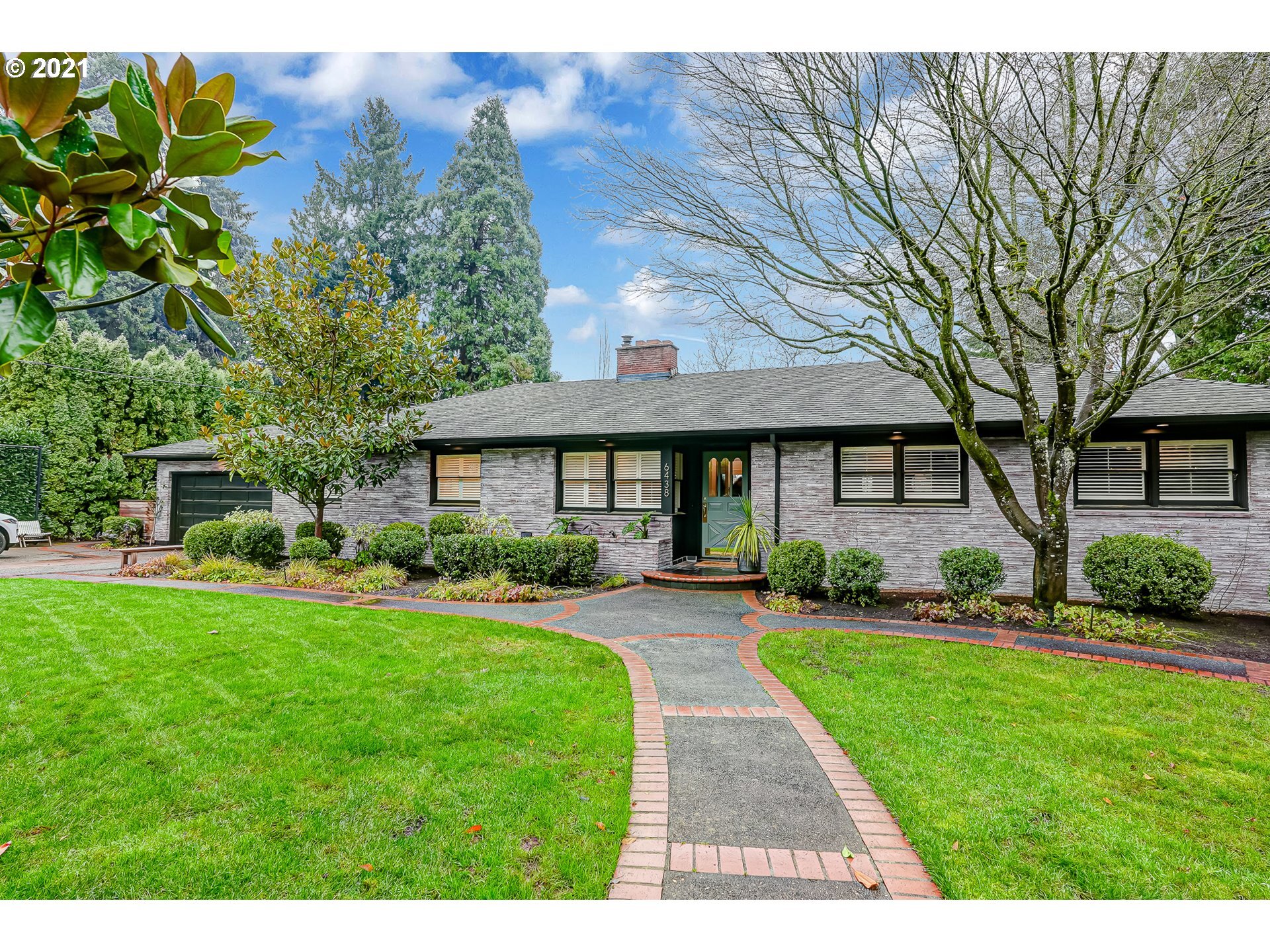 Property Photo: 6438 SW Hamilton Way OR 97221