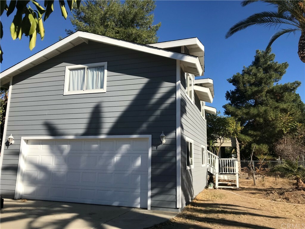 Property Photo:  27198 Hemet Street  CA 92544 