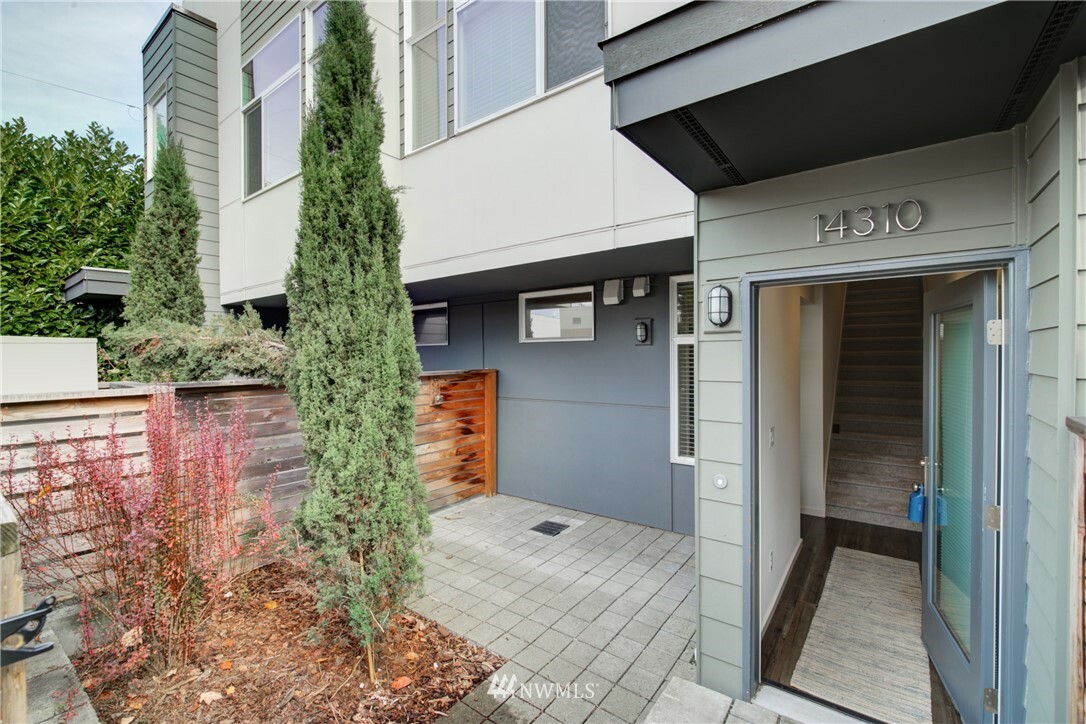 Property Photo:  14310 Midvale Avenue N  WA 98133 