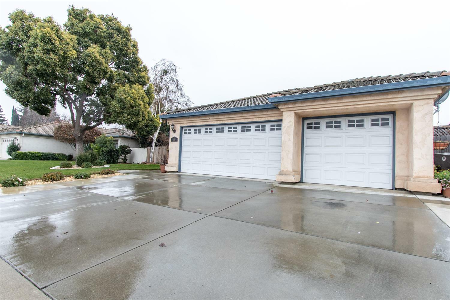 Property Photo:  1370 Ivy Way  CA 95336 