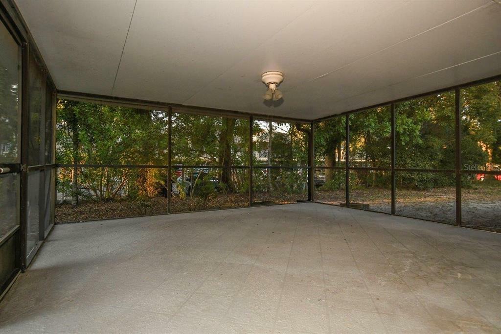 Property Photo:  1611 New Bedford Drive  FL 33573 