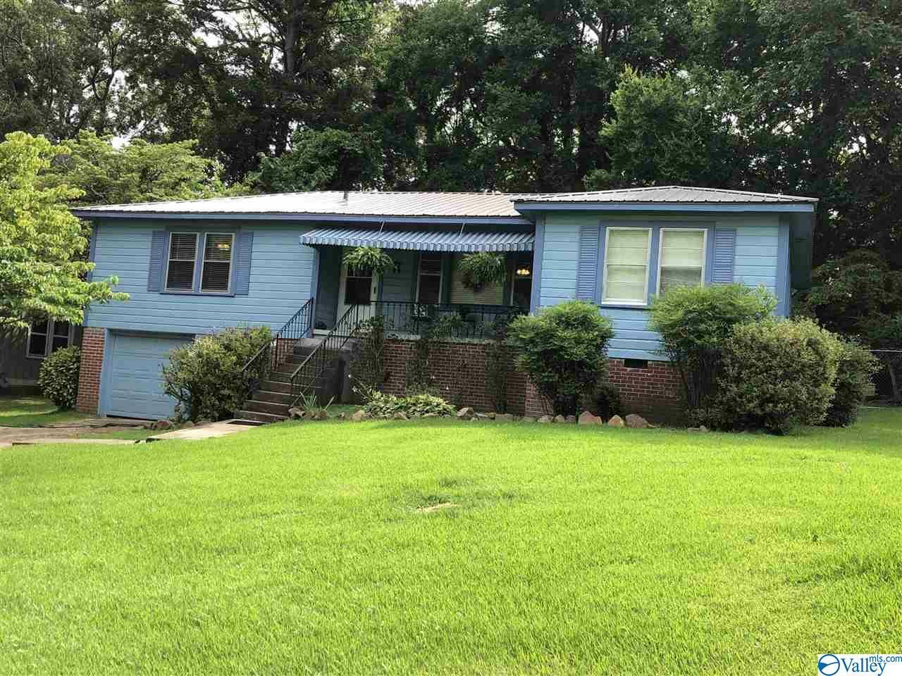 Property Photo:  1913 Lookout Street  AL 35901 