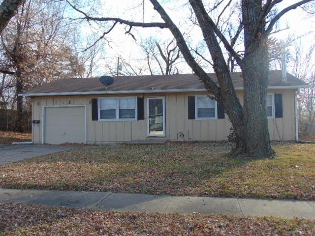 Property Photo:  821 SE 35th St  KS 66605 