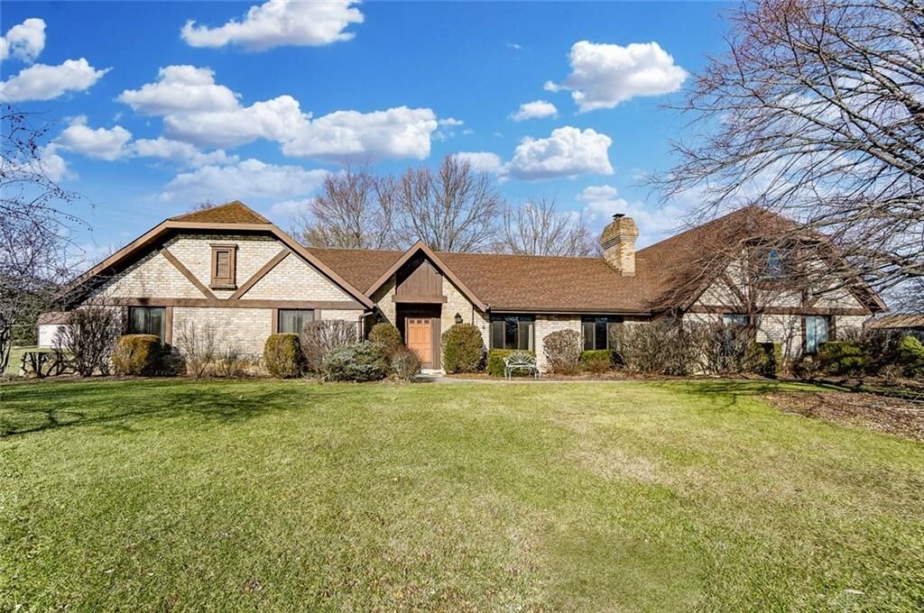 Property Photo: 160 Nutmeg Square OH 45066