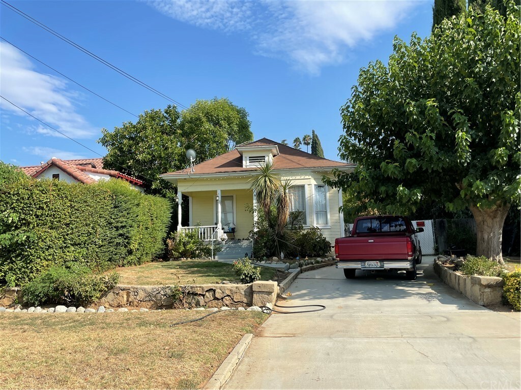 Property Photo:  246 E Highland Avenue  CA 92373 