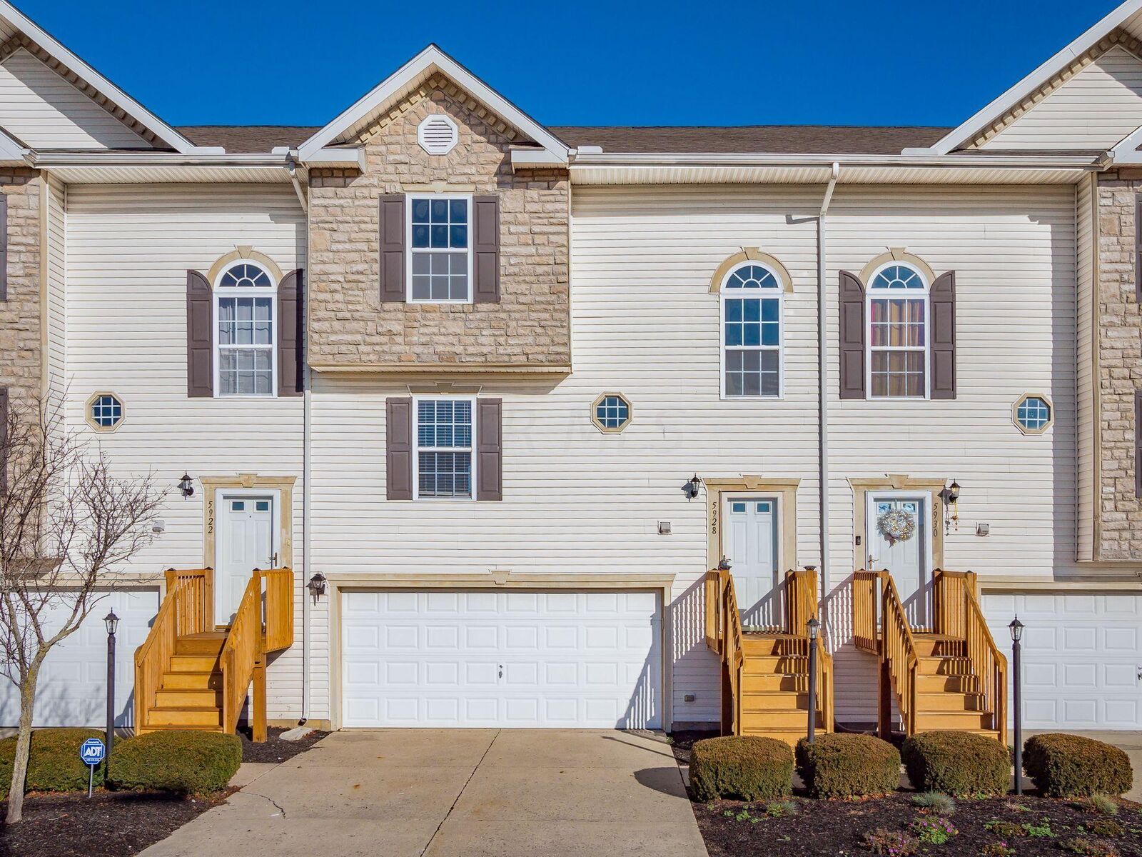 Property Photo:  5928 Abernathy Lane  OH 43232 