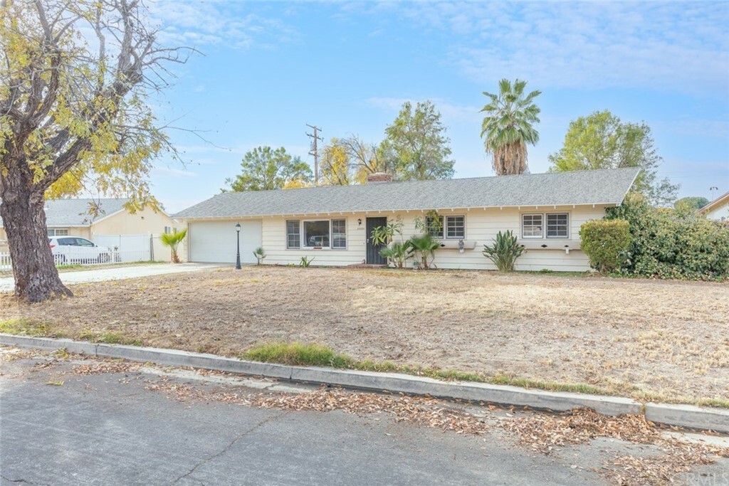 Property Photo:  26585 Chestnut Drive  CA 92544 